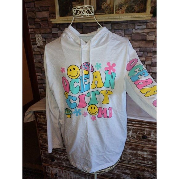 5/$25 Sz L Ocean City MD Lightweight Top W/Hoodie Mushrooms Funky Beach Coverup - Picture 2 of 7